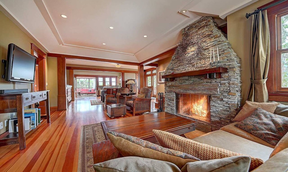 Belmont Heights House | Historic Craftsman Pet Friendly Sleeps 6