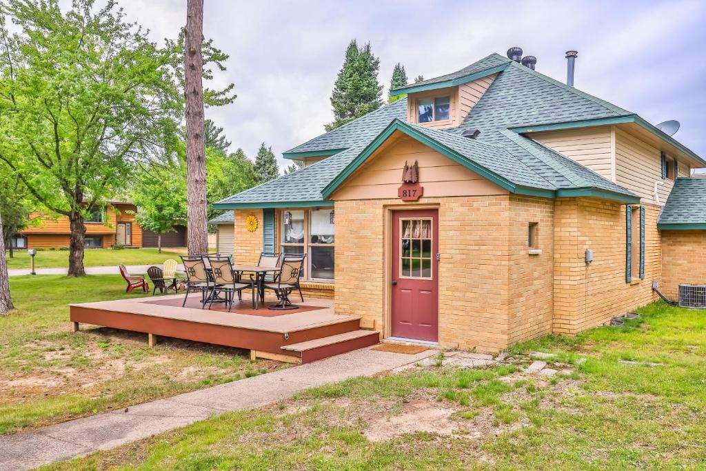 Eagle River House | Interlaken Cottage
