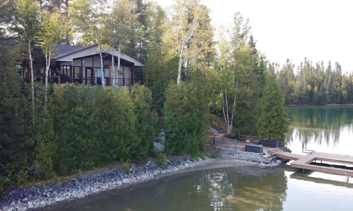 Saint-David-de-Falardeau Ski Chalet | Laklere | Tavata Chalets | détente au bord du lac