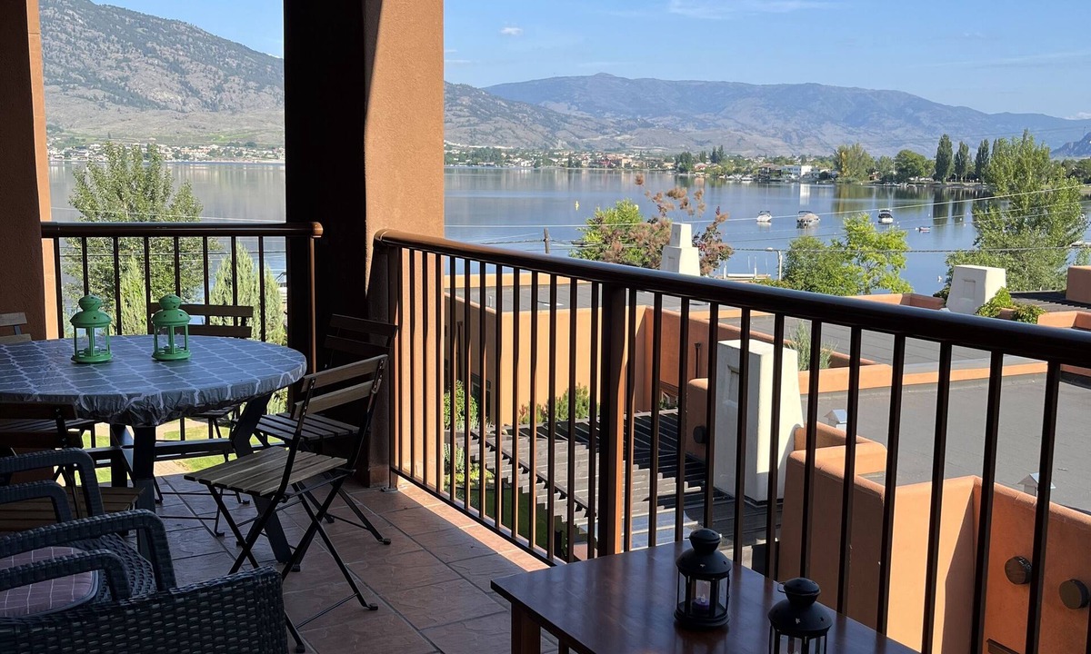 Osoyoos Condo | Large Lakefront 3 Bed Condo With Gorgeous Osoyoos Lake and Mountain Views