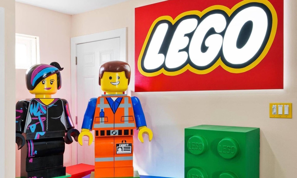 Anaheim Resort House | LEGO Dream! 🧱🌊🕹️⛳🎥 Heated Pool, Theater, Arcade, & more!