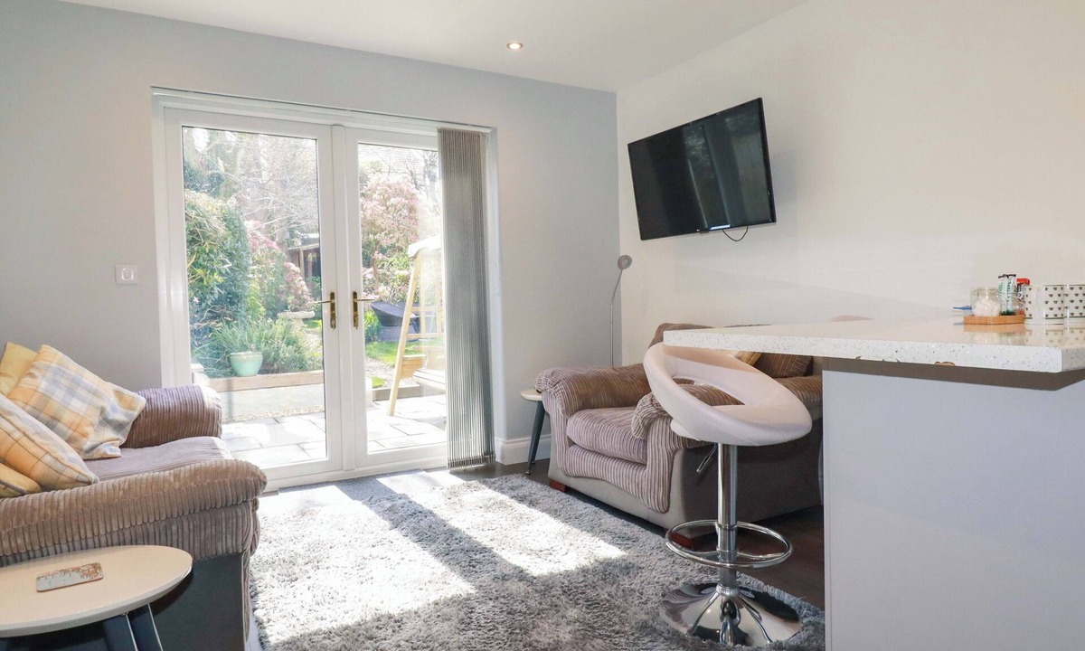 Carlyon Bay House | LITTLE PIPPIN, country holiday cottage, with a garden in St. Austell