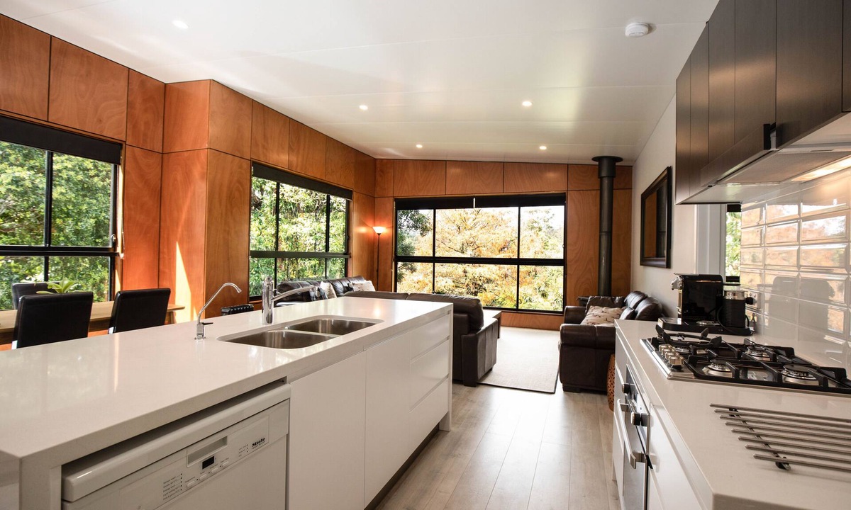 Springbrook House | Luxury Accomodation in Rainforest Retreat. Pet friendly house.