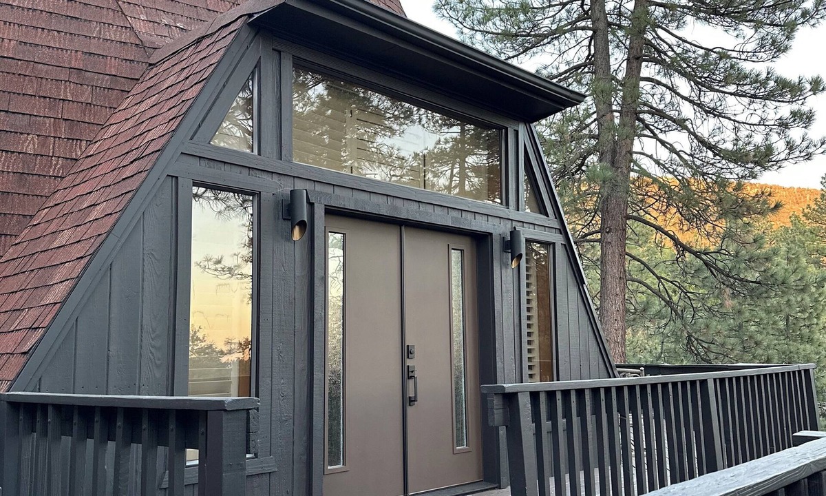 Idyllwild Cabin | Mid-Century Modern Geodesic Dome, Walk to town, Amazing Views, Lots of space!