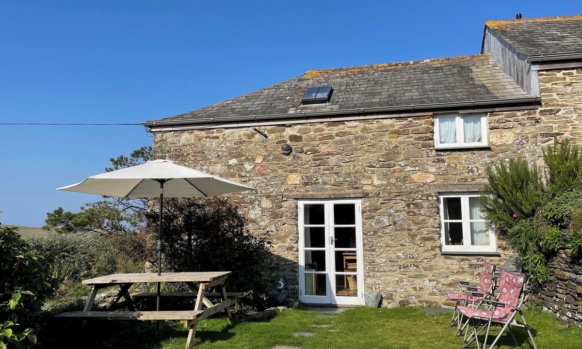 Trenance Cottage | no3 Porth Farm Cottages, Mawgan Porth.