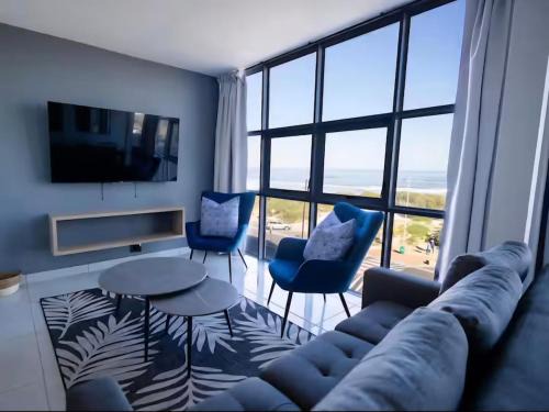 Strand Apartment | Oceanfront Elegance