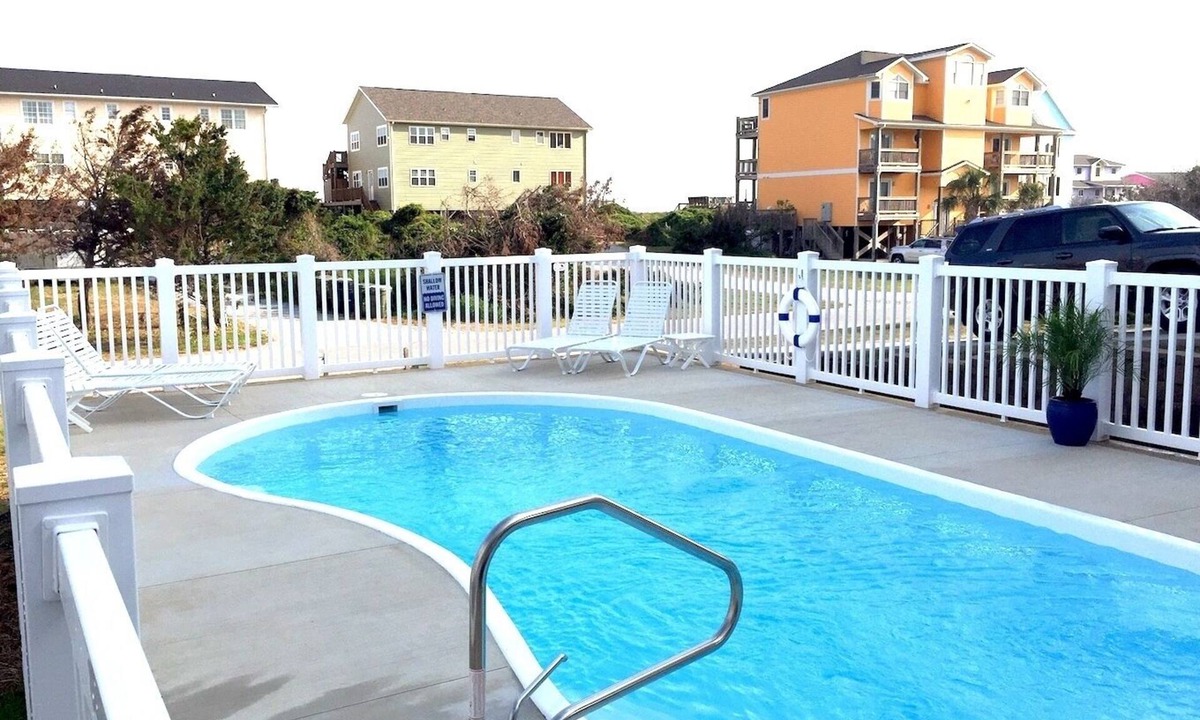 Emerald Isle House | OCEANVIEWS 2nd row, Private Pool/Volleyball Ct! Aug 28 - Sept 5th now available!