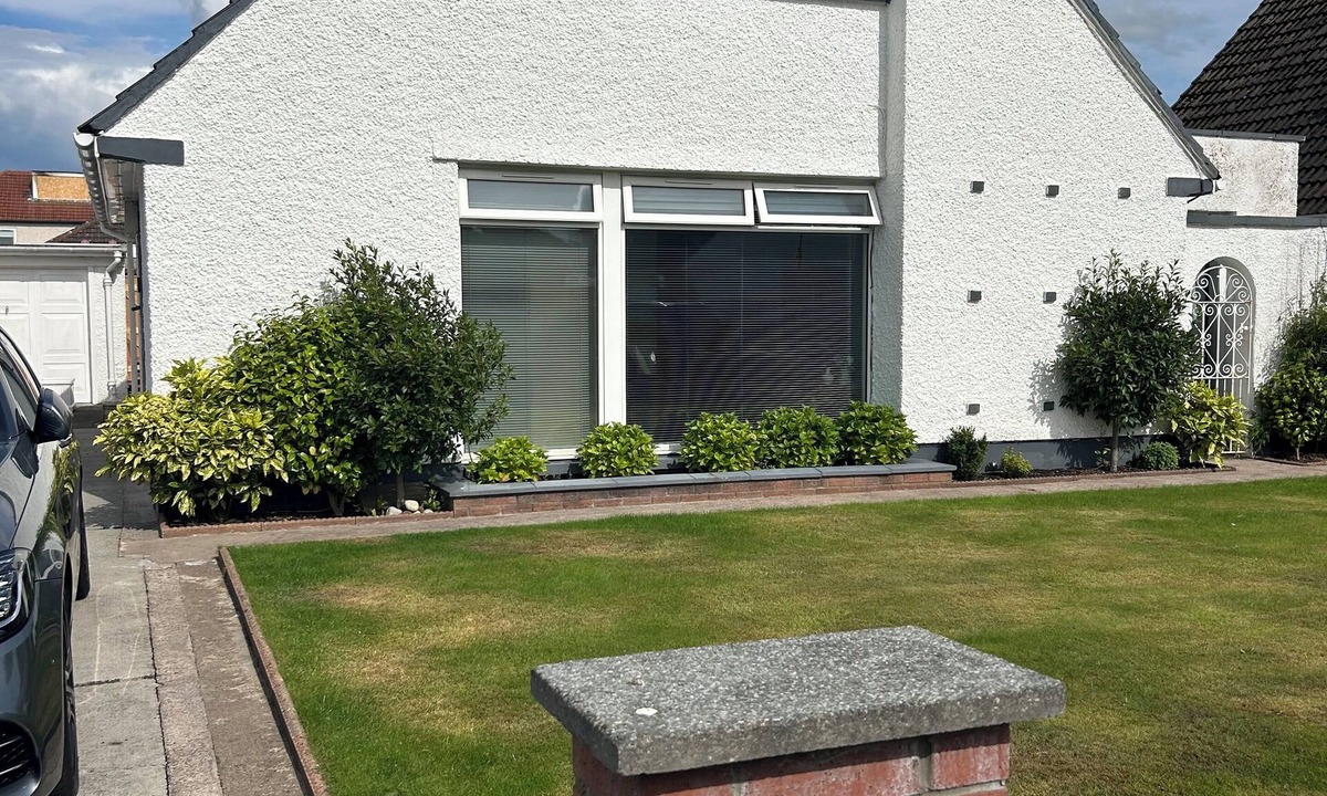 Longcroft House | Peaceful private entrance, 1 minute walk to shops, bus stop; access to 26 bus.