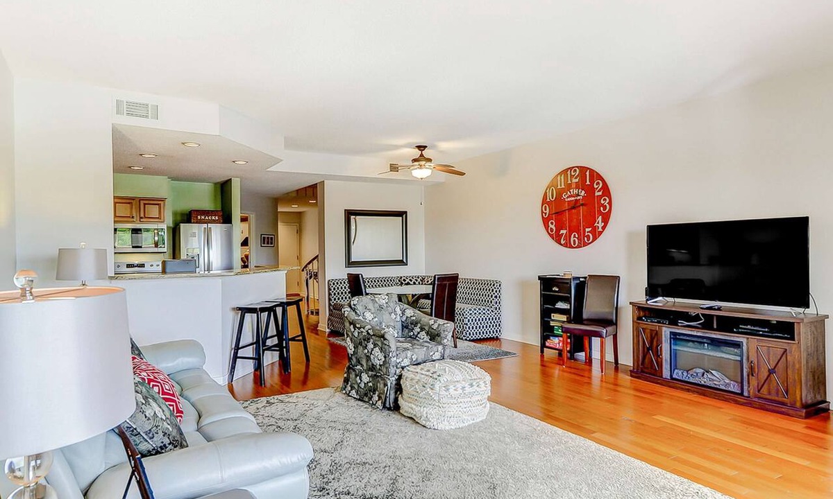 Shelter Cove Condo | Penthouse living at Shelter Cove Marina with balcony, harbor view, pool & tennis