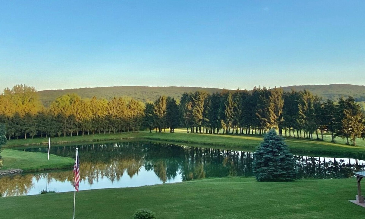 Baraboo Resort | Pinehaven Room near Devils lake and Wisconsin Dells