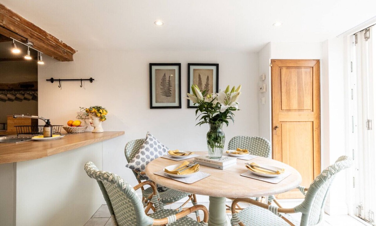 Clifford Chambers Cottage | Poppy Cottage - Cosy 2BD Home, Perfect For Family