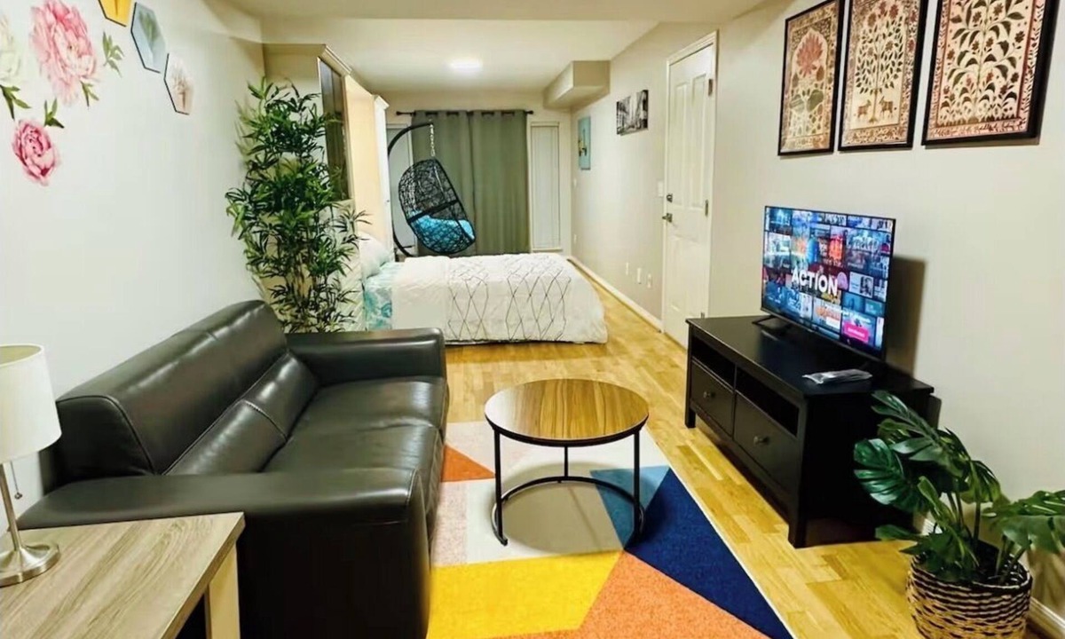 South Newton Apartment | Private Studio: Separate Entry, Washroom & Living Room