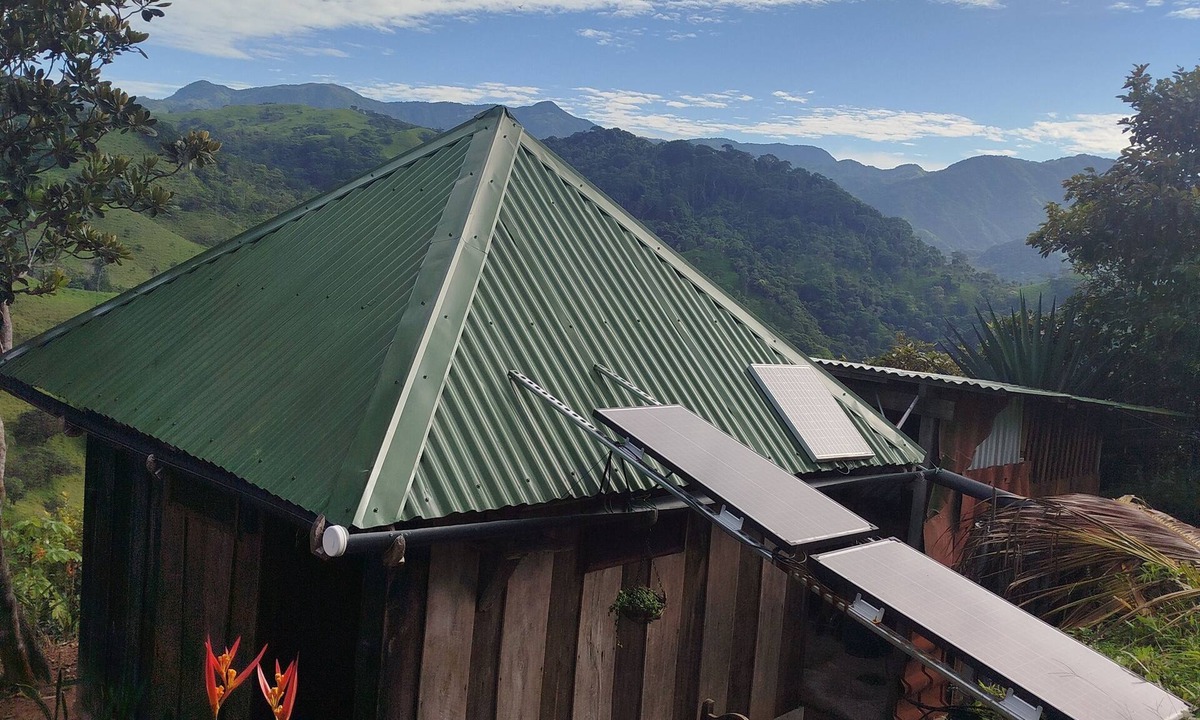 Cerro Plano Cabin | Rainforest Solar Retreat, Mountains & Gulf Views, Total Peace with Starlink