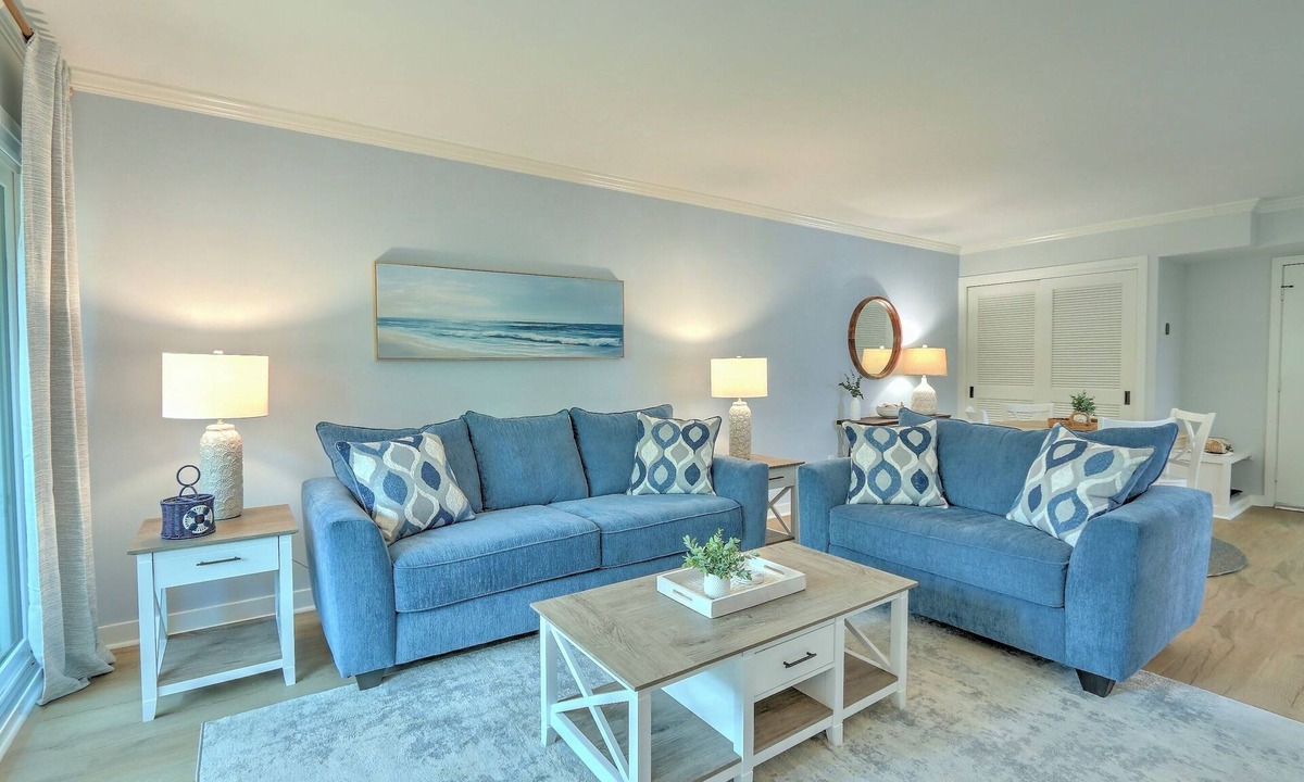 South Beach Condo | Renovated 1BR Condo. Walk to Beach&Salty Dog, Sleeps 5. Bike, Golf, Pickleball!