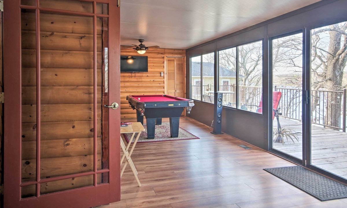 Eucha Cabin | Rustic Eucha Dwelling w/ Balcony, Grand Lake Views
