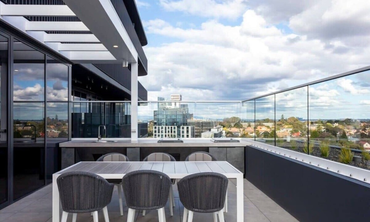 Heidelberg Heights Apartment | Samma | Charming 2BR in Ivanhoe w/Gym