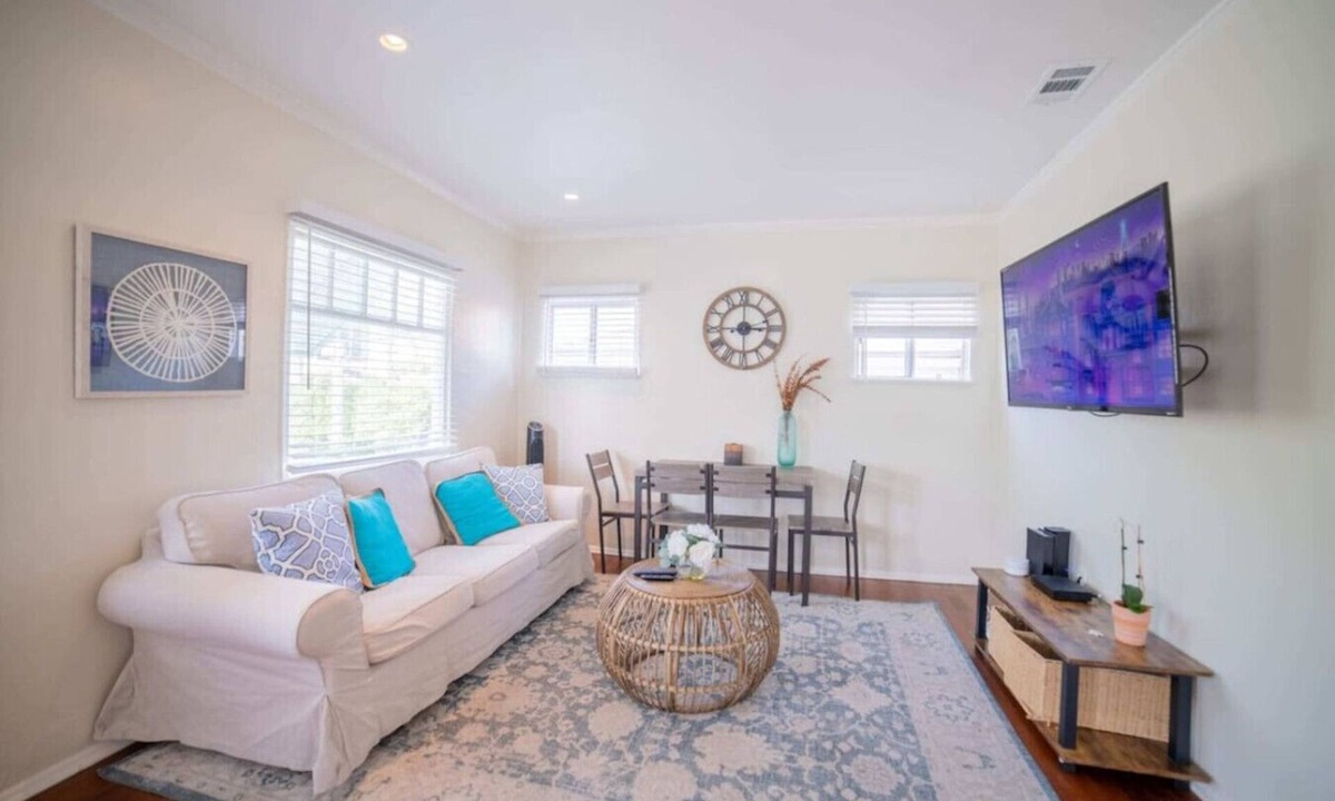 The Strand House | Sea View, Flower Garden, A/c, W/d, Renovated