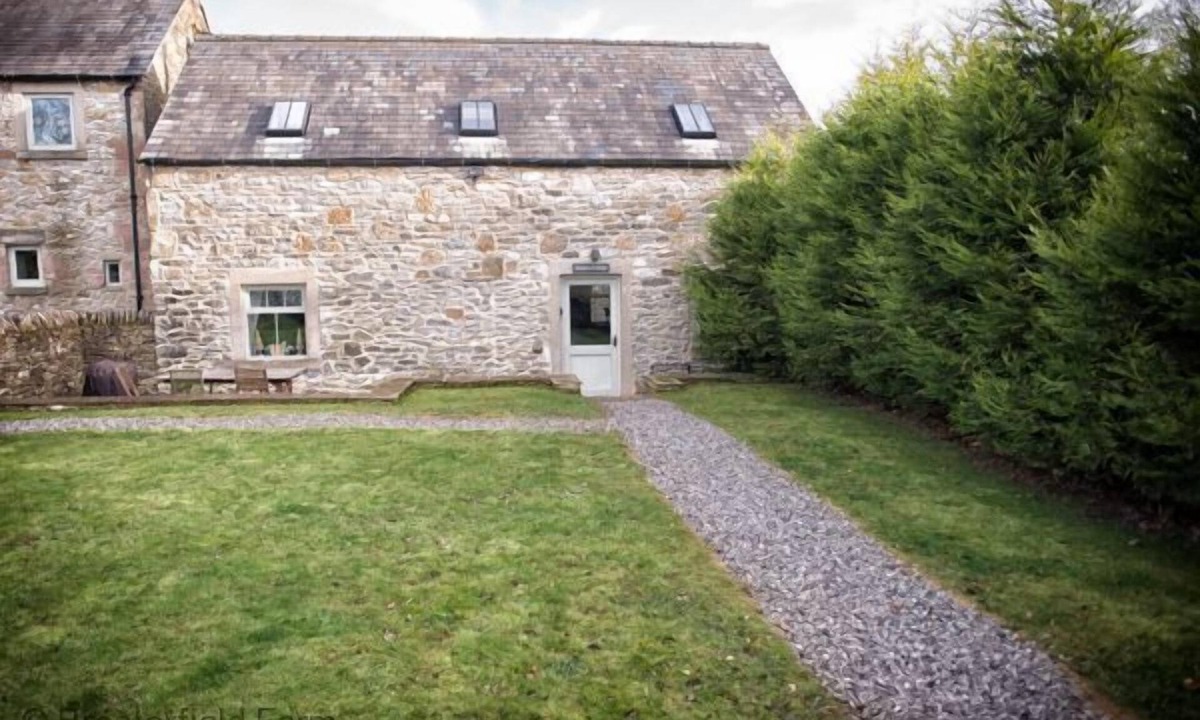 Foolow Cottage | Shippon Cottage - sleeps 6 guests in 3 bedrooms