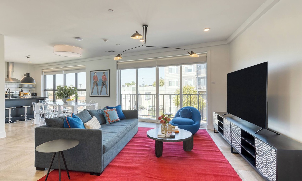 Historic Edgefield House | Sleeps 22 | 3 Units in Downtown Nashville | Rooftop Views | Carter by AvantStay