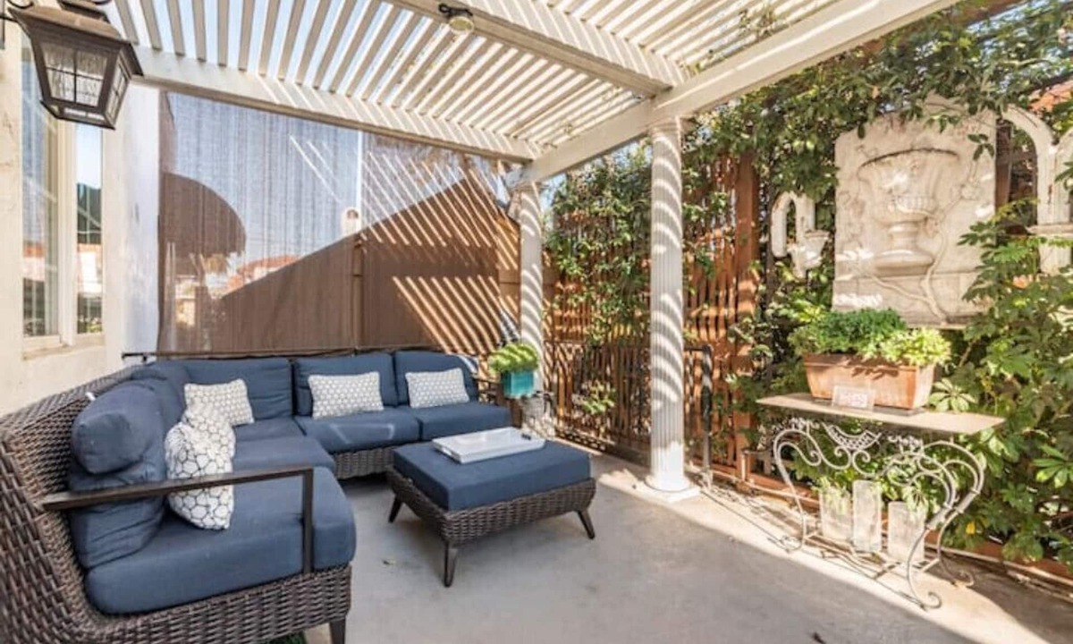 Belmont Heights House | Spacious,best location,walk to beach, shops & dine