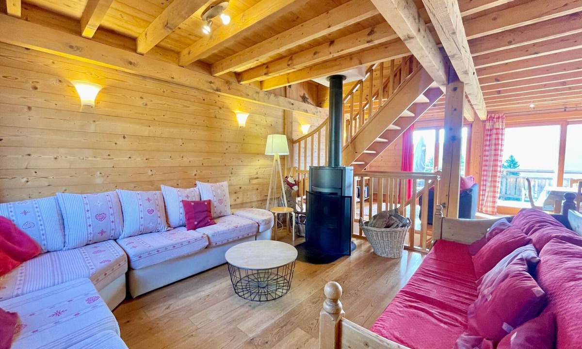 Crest-Voland Ski Chalet | Spacious chalet for 15, pets allowed, parking