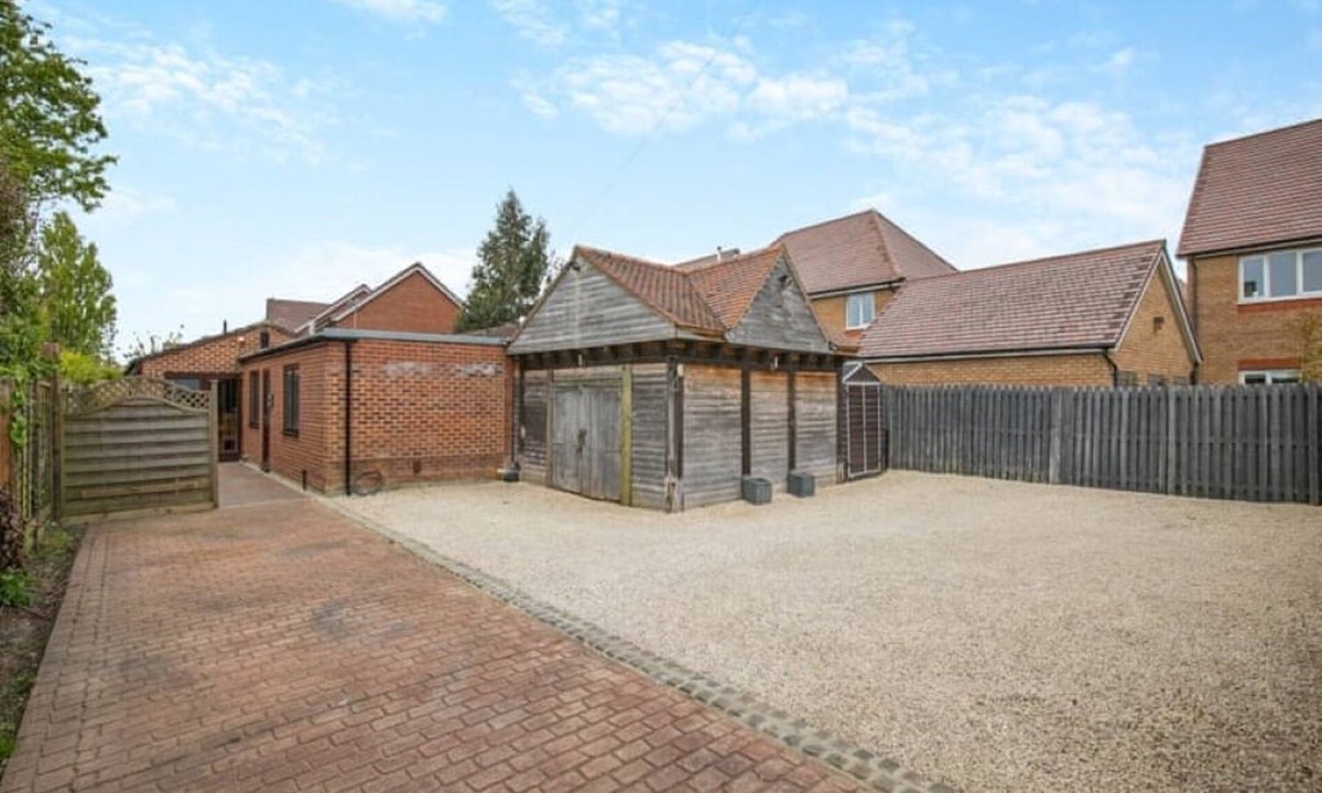 Hardwicke House | Spacious Gloucestershire Bungalow Retreat for Groups & Family Gatherings