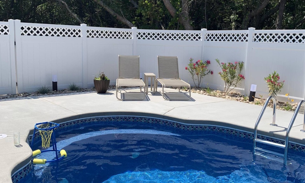 Southern Shores House | Splash in a new pool or chill at the beach but don't sit in Traffic!