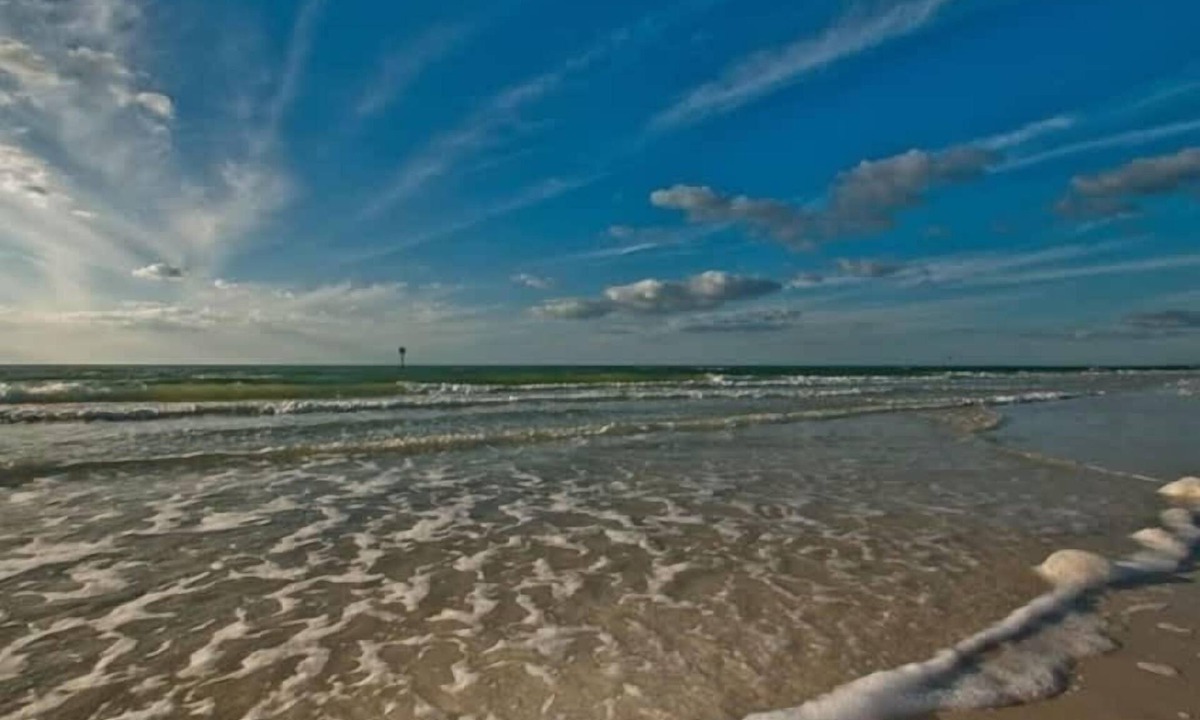 Bay Esplanade Condo | Steps 2 beach! Beachy and Luxurious! Easy Living!