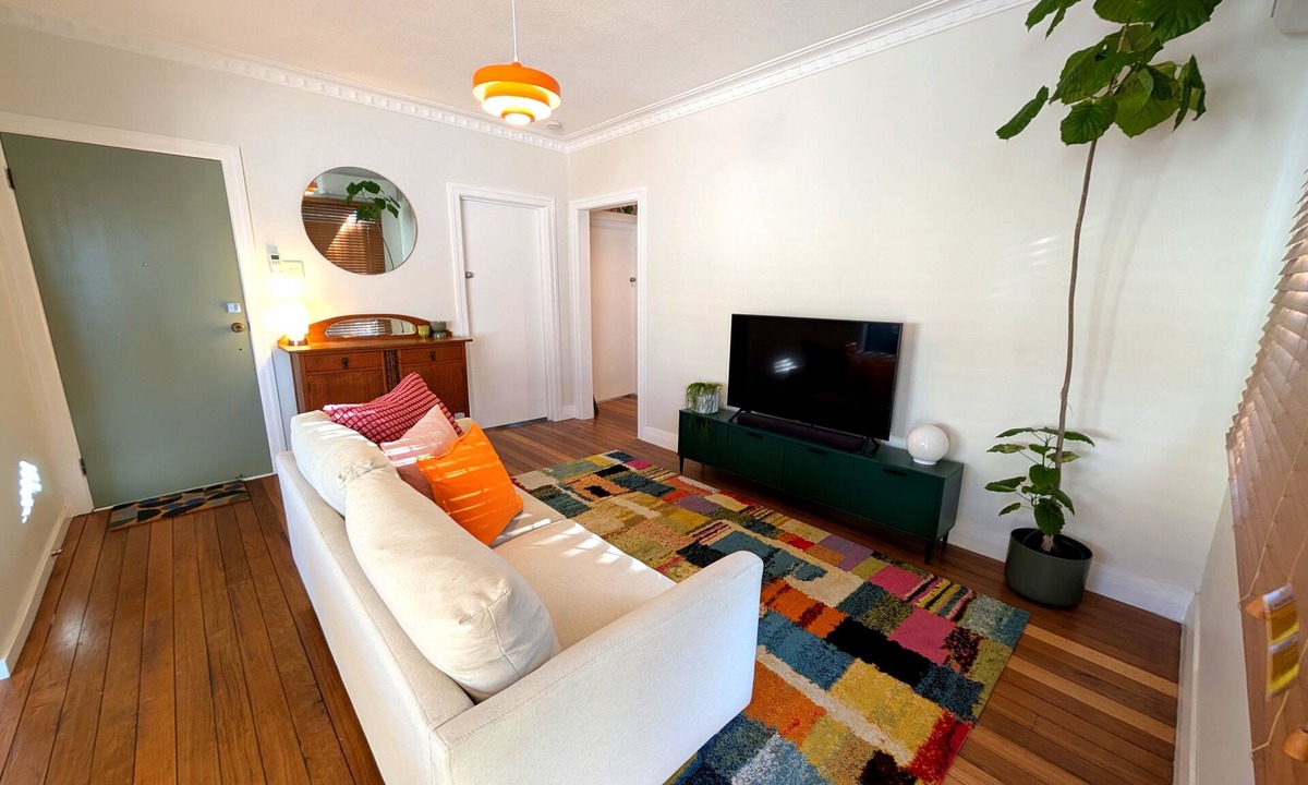 Wynnum House | Super cute house that's full of character. Close to airport and train station.