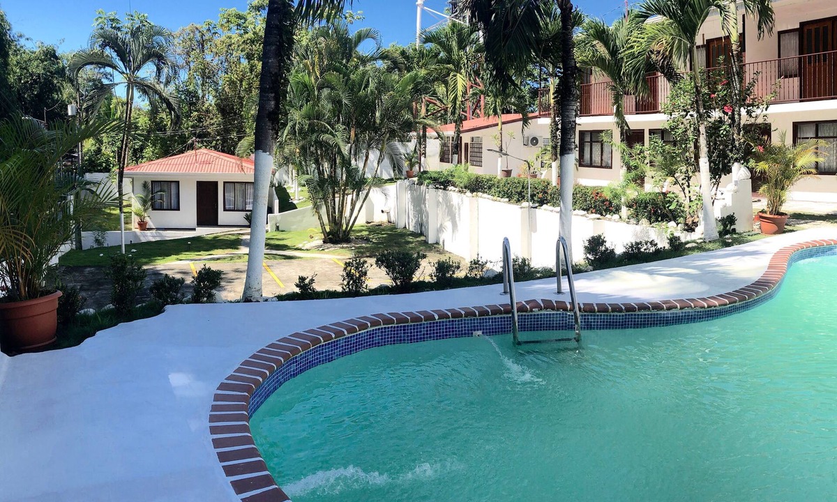 Manuel Antonio Apartment | Superb 2 bedroom apartment, 4/5 persons, a / c, wifi, pool, quiet, yet central