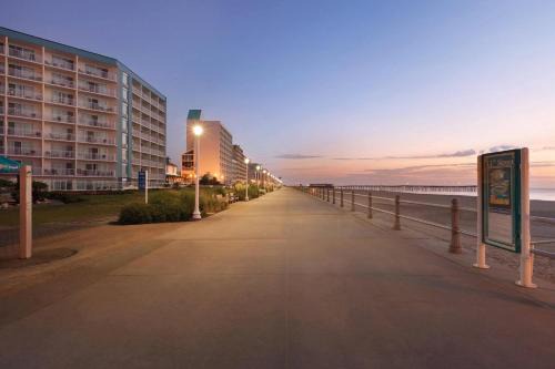 Northeast Virginia Beach Hotel | Surfbreak Virginia Beach Oceanfront, an Ascend Collection Hotel