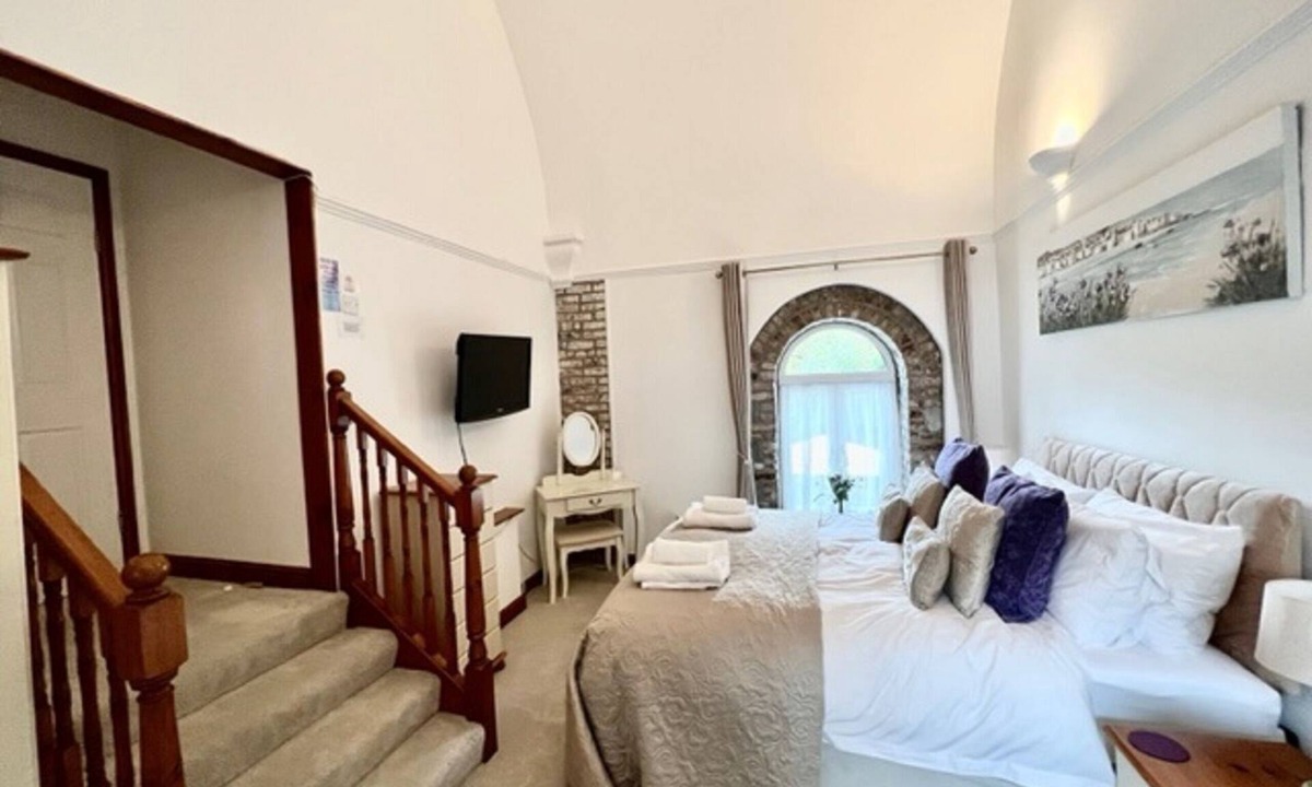 Stenalees Bed & Breakfast | The Chapel Guest House