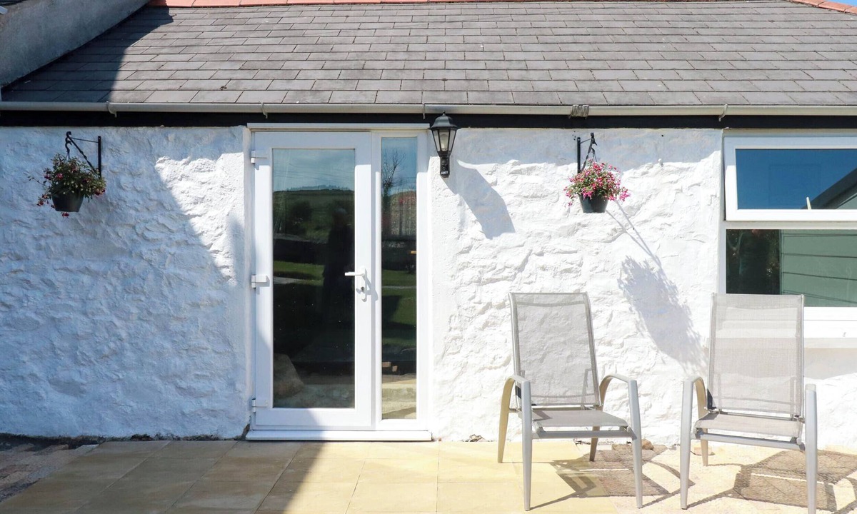 Carnbrea Cottage | THE COACH HOUSE, pet friendly, character holiday cottage in Redruth