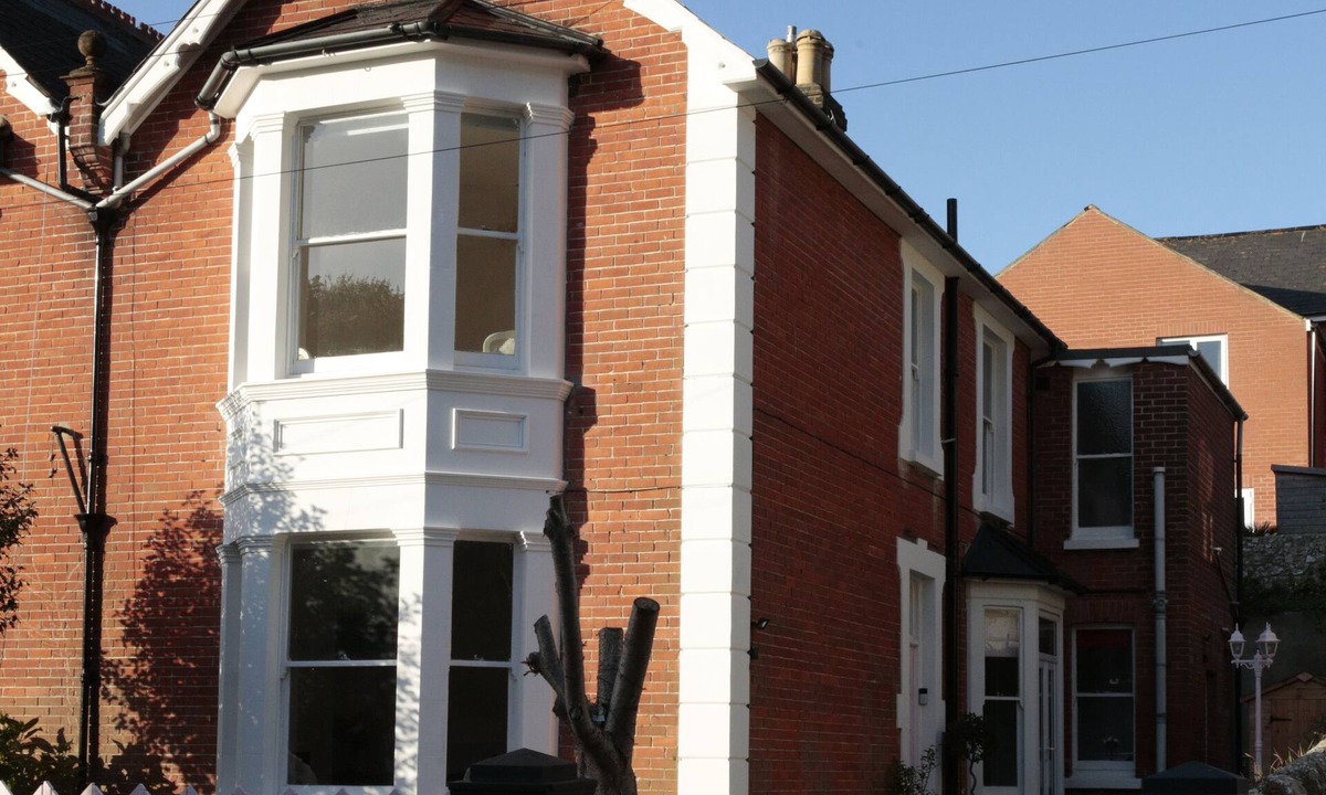 Ventnor House | The Pink Door. Elegant 4 Bed Georgian House views of the sea and downs