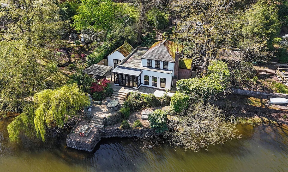 Horton House | THE SHEILING, pet friendly, luxury holiday cottage in Rudyard Lake