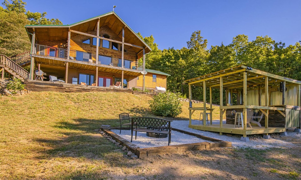 Compton Cabin | Timber Lodge - 4 Bedroom Log Cabin retreat near the Buffalo River