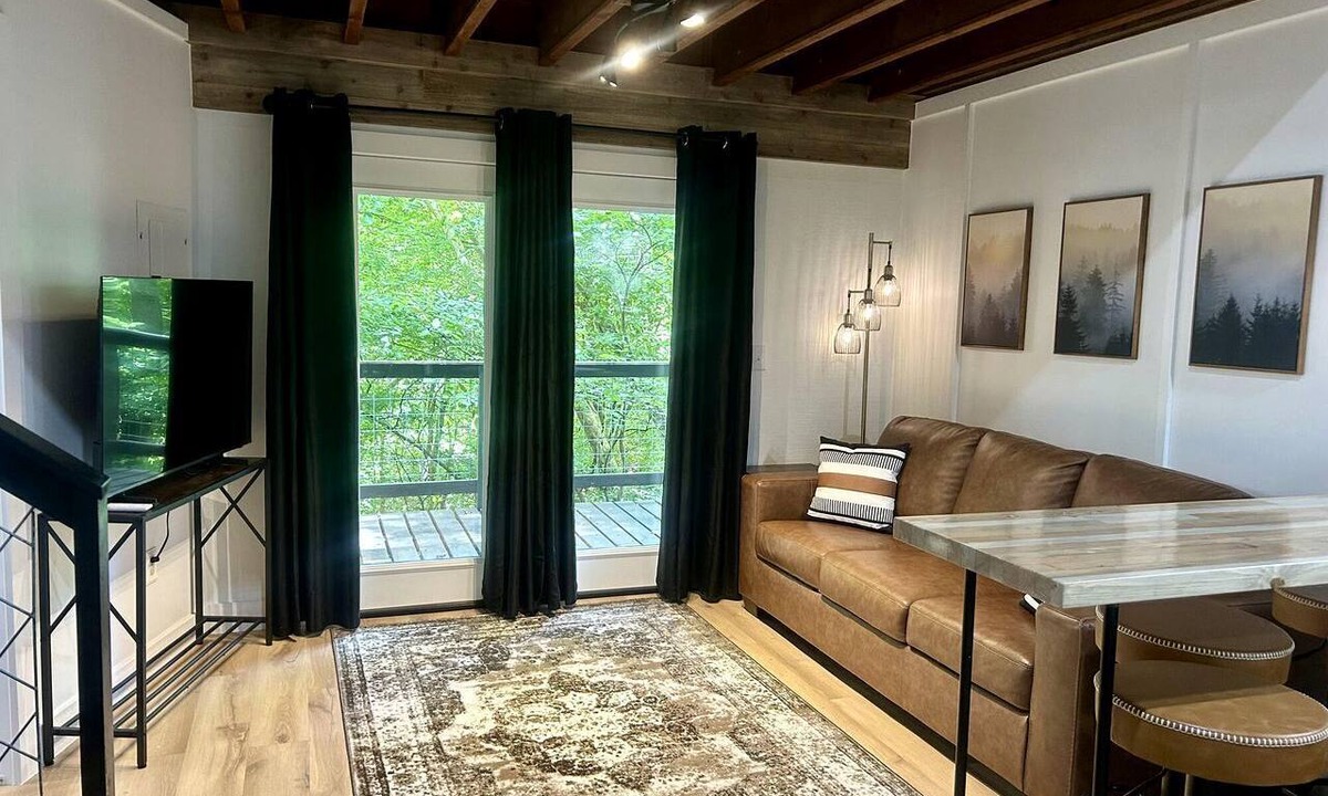 Gentry Cabin | Tranquil Wooded Cabin Retreat with Private Hot Tub & Fire Pit Near Gentry, Arkansas