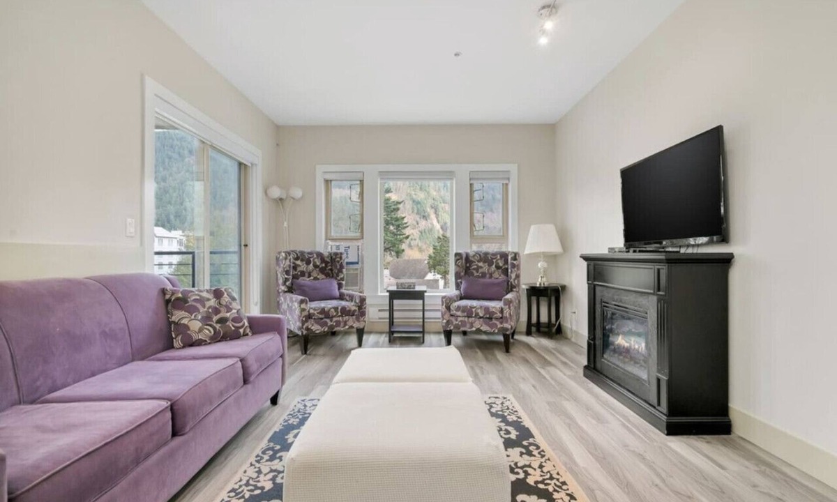 Harrison Hot Springs Apartment | Upscale 2BR Overlooking View Escape