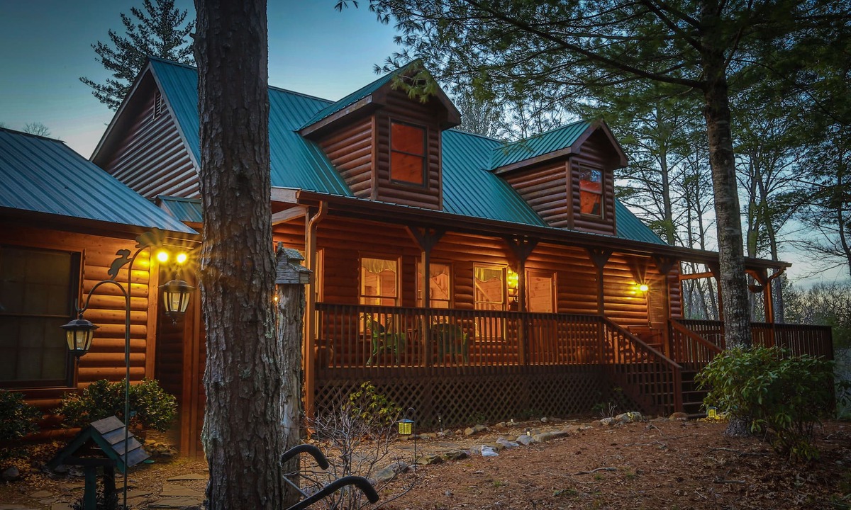 Morganton Cabin | VeryPrivate!5Bed Spacious Lodge❤Reconnect,Hot Tub, FirePit,GameRoom,Pet Friendly