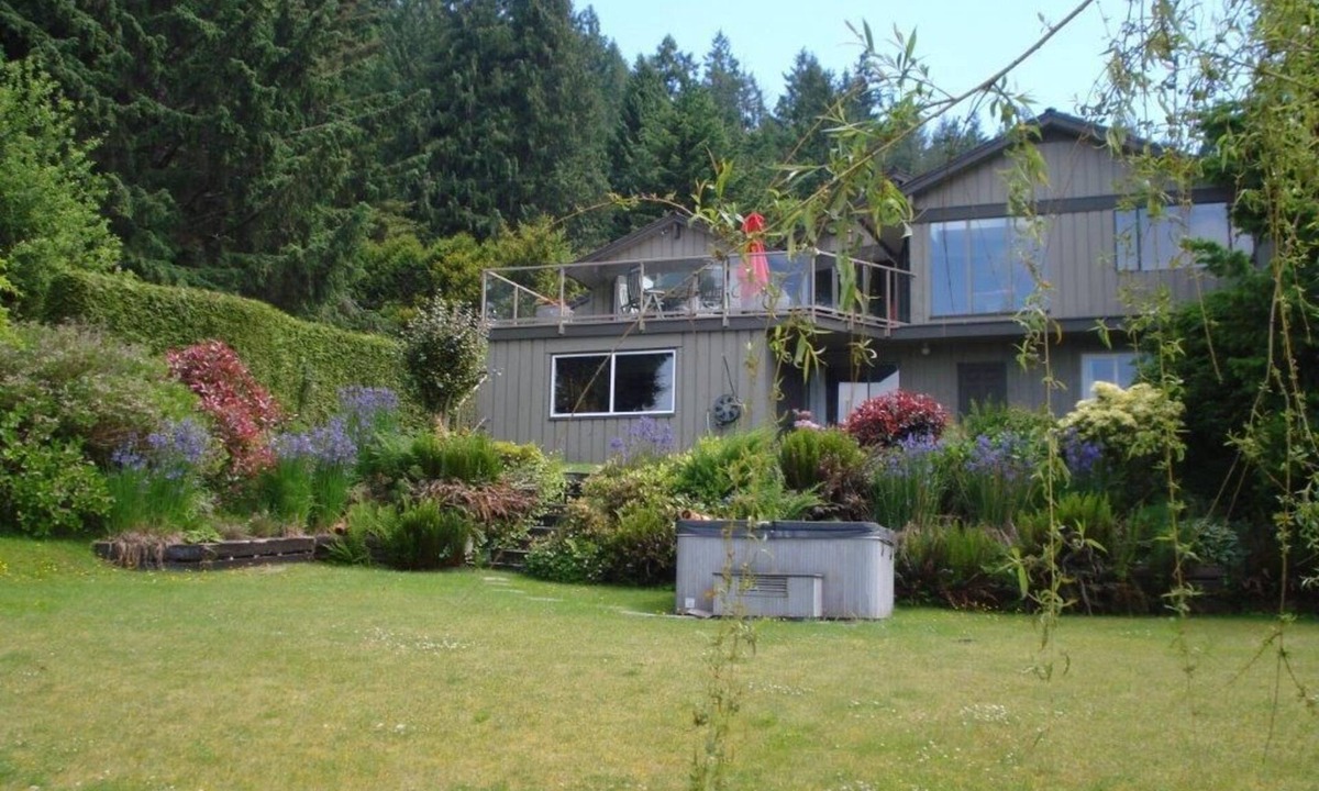 Sandy Hook House | Waterfront Vacation Home -only for longer term stays(please contact for details)