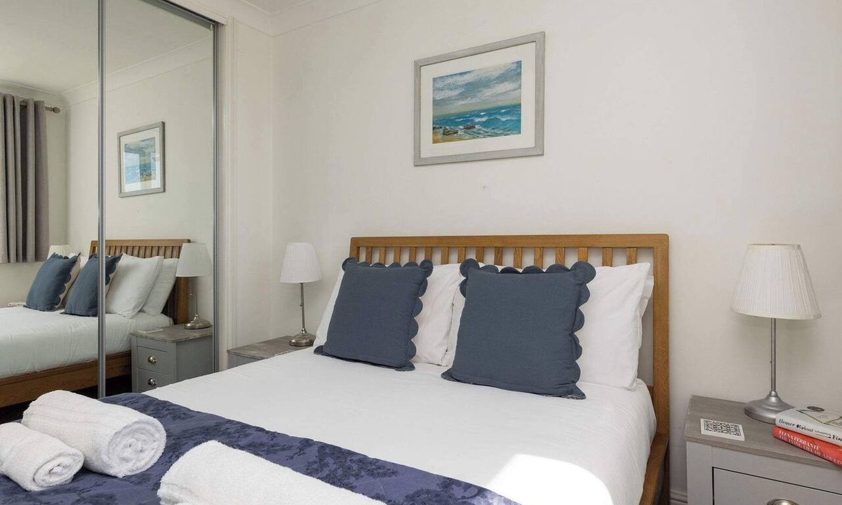 Selsey House | Wonderful Seafront Home - Panoramic Ocean Views