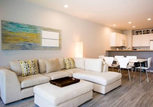 Chic Minimalist Condo with Swimming Pool, Hot Tub, and Beach Club Access