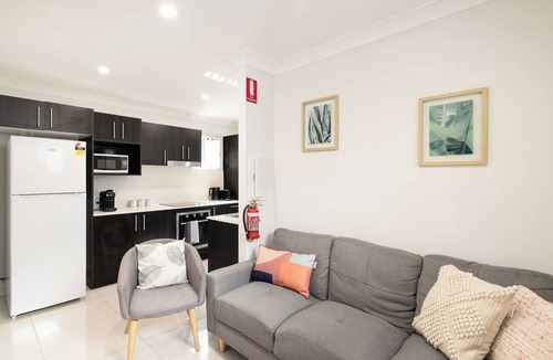 Rocklea Apartment | 1 Bdr Apt w/AC | Kitchen | Parking | 331F1