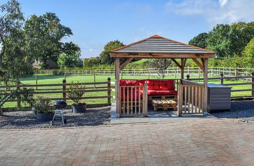 Aylburton Cottage | 1 bedroom accommodation in Lydney, Forest of dean