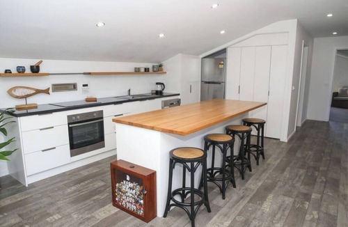 Port Campbell Apartment | 12 Rocks Beach View Loft. Central Port Campbell.