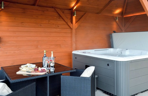 Beith Cottage | 2 bedroom accommodation in Gateside, near Beith