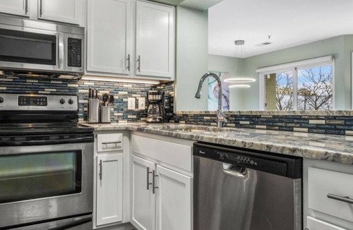 Northeast Virginia Beach Condo | 2-bedroom condo in Virginia Beach, block and a half to the beach, pool access