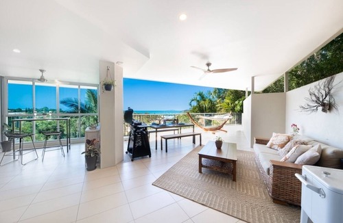 Airlie Beach House | 3-bed contemporary designed townhouse with sea views from all rooms