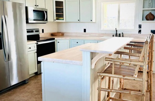 Sea Scape Cottage | 3-bedroom 2 bath cottage-Walk to beach or golf Course.Hot Tub and outside shower