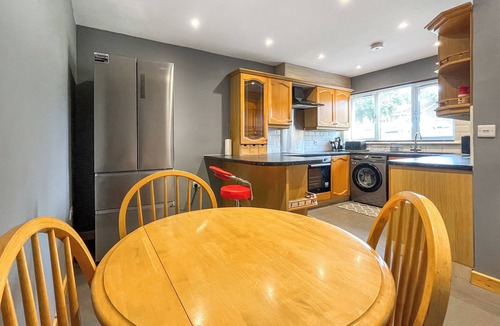 Etchinghill Apartment | 3 bedroom accommodation in Sellindge, near Ashford